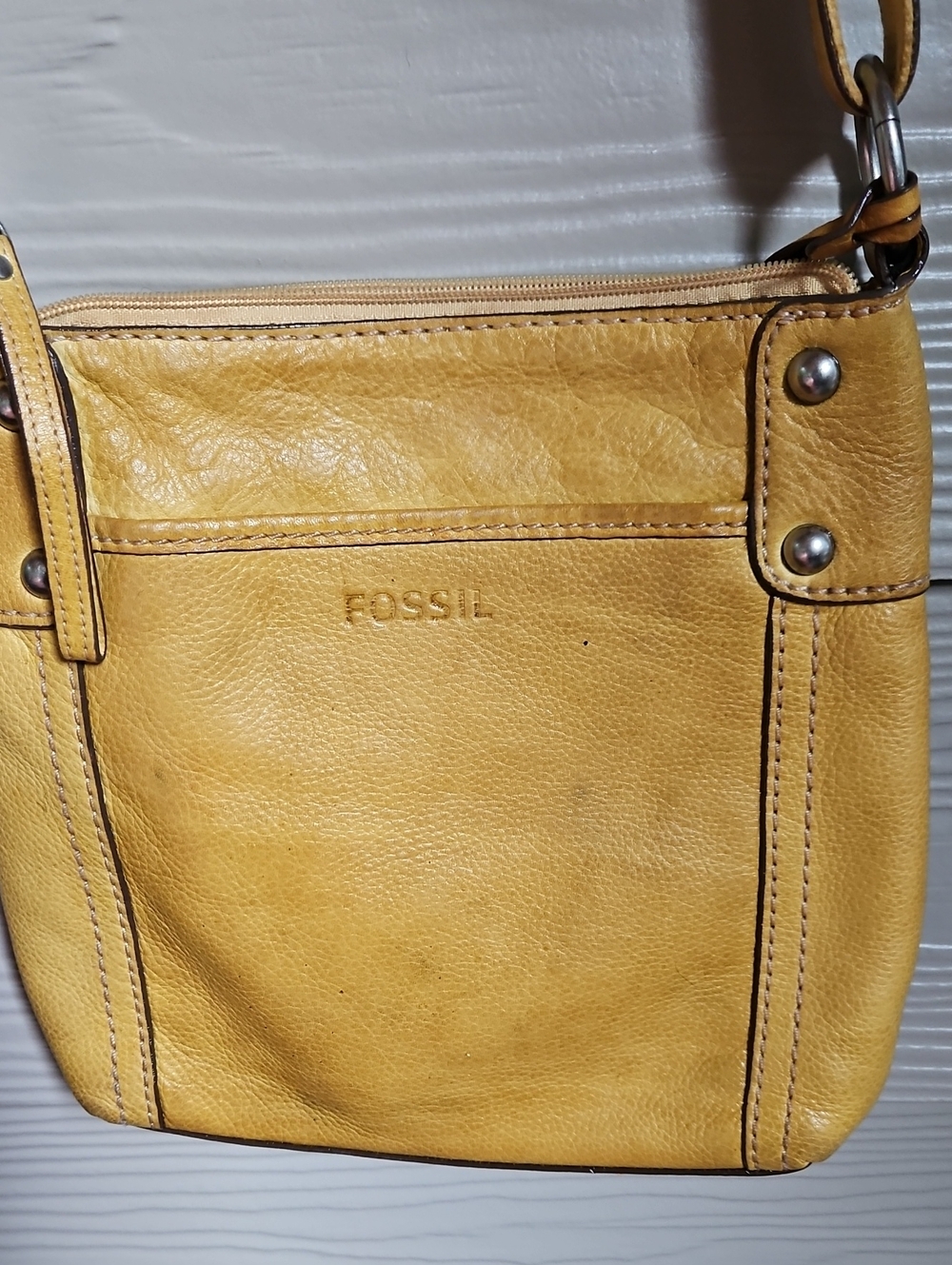 Vintage Fossil Mustard Yellow Leather Crossbody Bag Adjustable Kength Key Charm